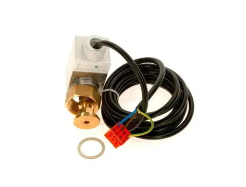 BOSCH Druckwächter mit 4-poligem Anschluss und Adapter. Die Einheit hat eine metallene Anschlussmutter und ein Kabel mit mehreren Leitungen.